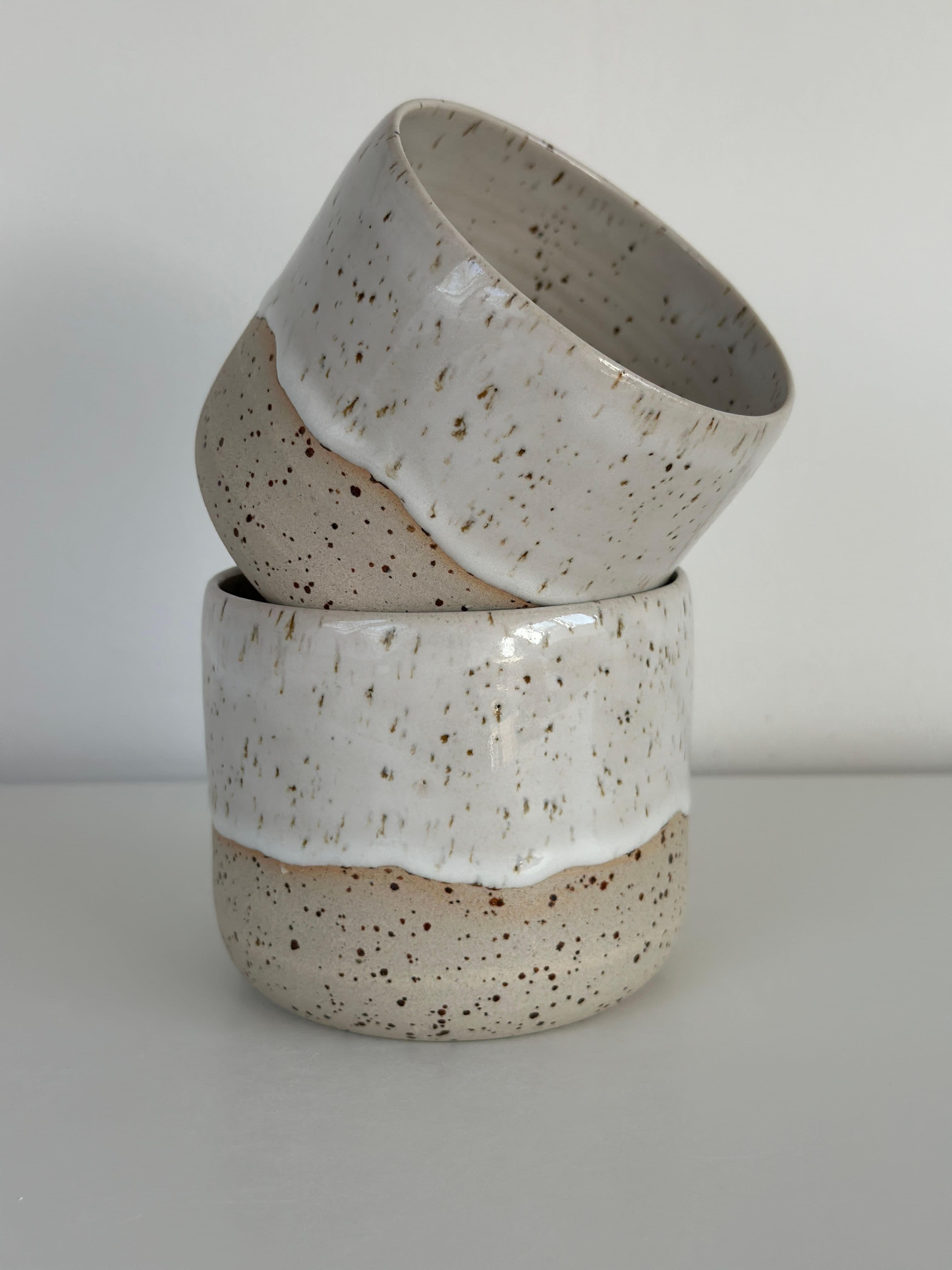 Glatter Becher Weiß